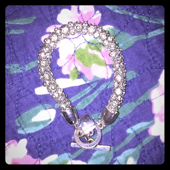 Simple Anne Klein bracelet - Picture 1 of 1